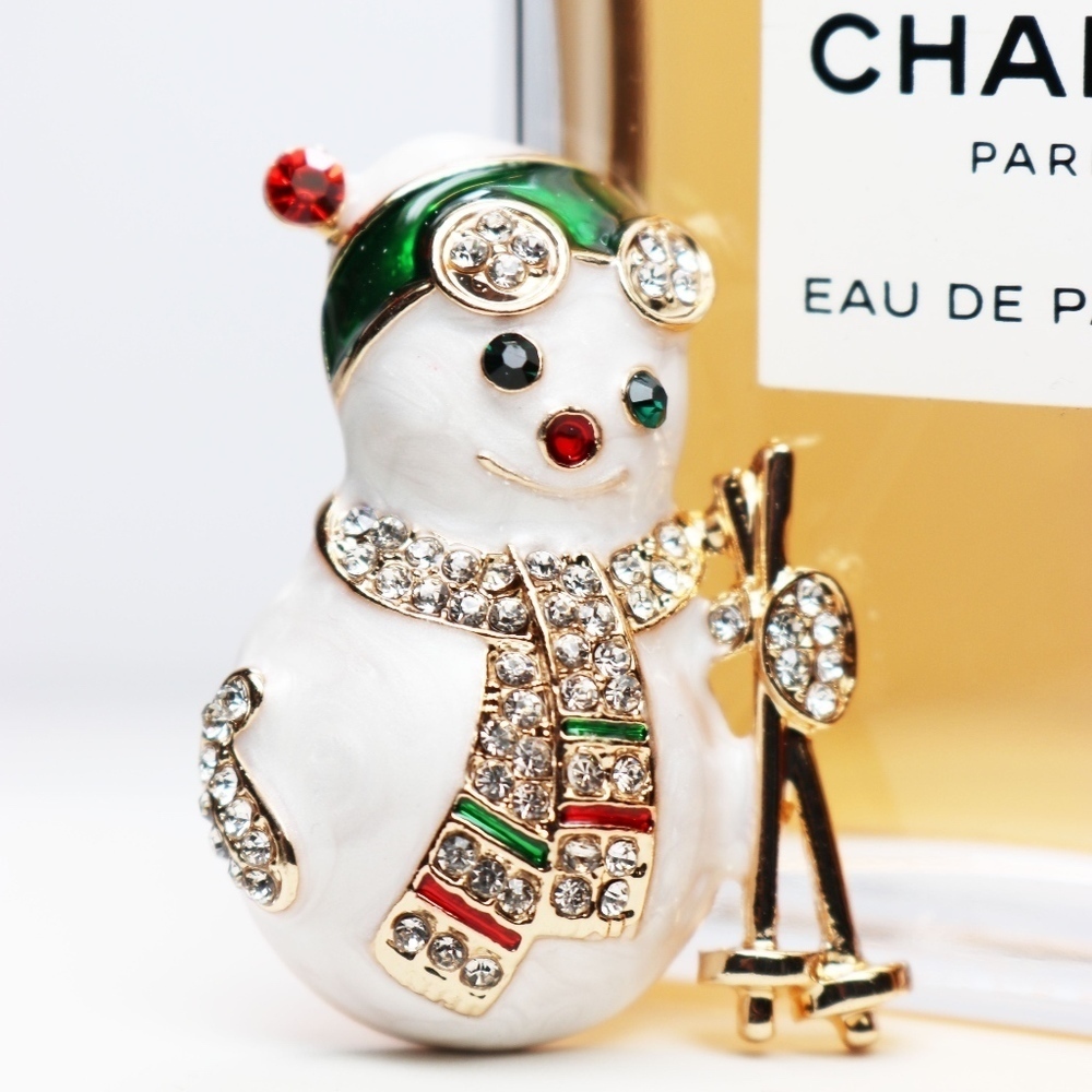 Brooch 🎁🎿 Skiing Snowman Holiday Brooch/Pin 🎊⛷Host Pick! 🎉🥳